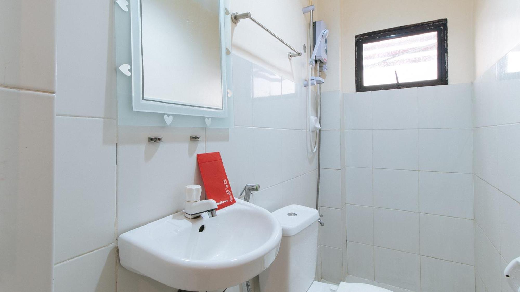 Reddoorz At V-Cat Apartelle Sampaloc Маніла Екстер'єр фото
