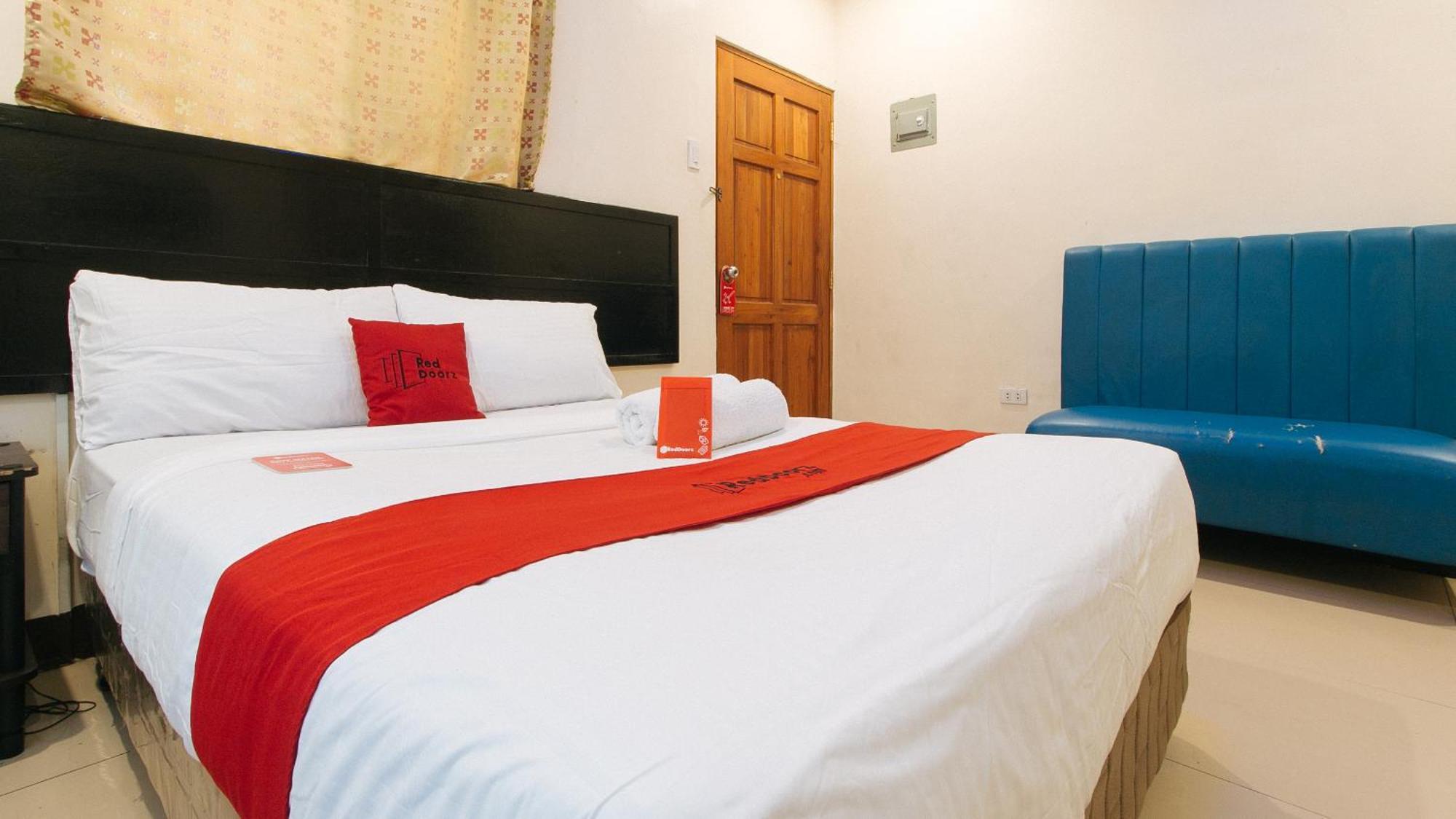 Reddoorz At V-Cat Apartelle Sampaloc Маніла Екстер'єр фото