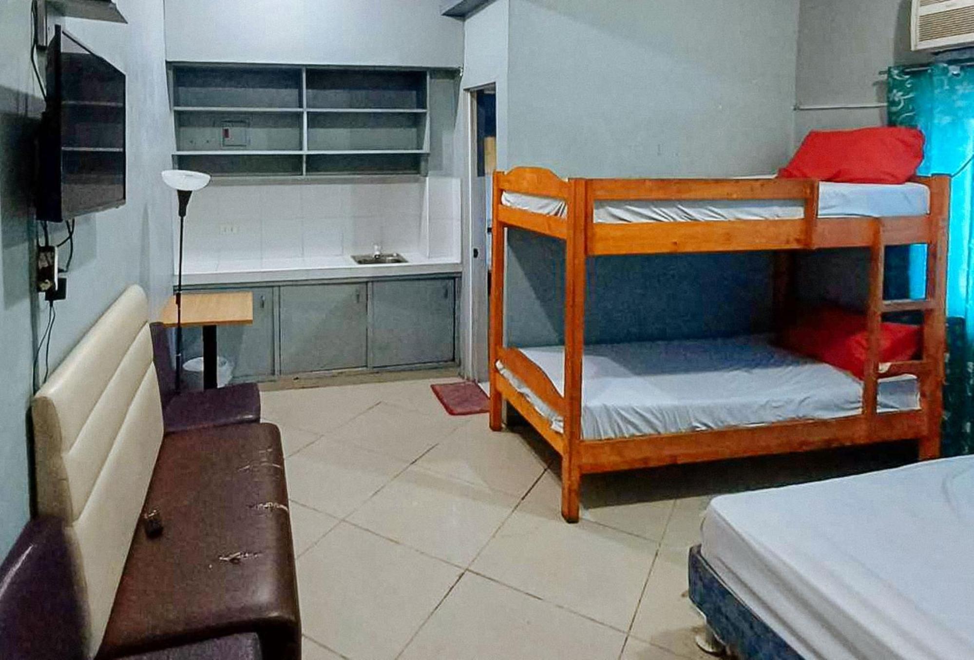 Reddoorz At V-Cat Apartelle Sampaloc Маніла Екстер'єр фото