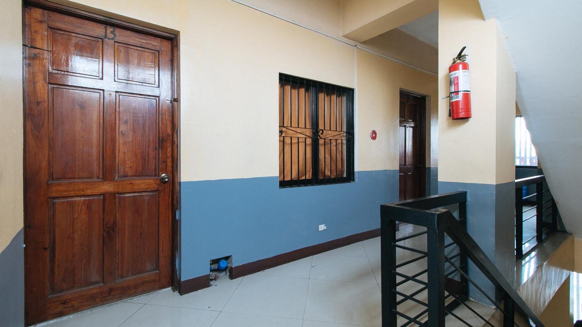 Reddoorz At V-Cat Apartelle Sampaloc Маніла Екстер'єр фото