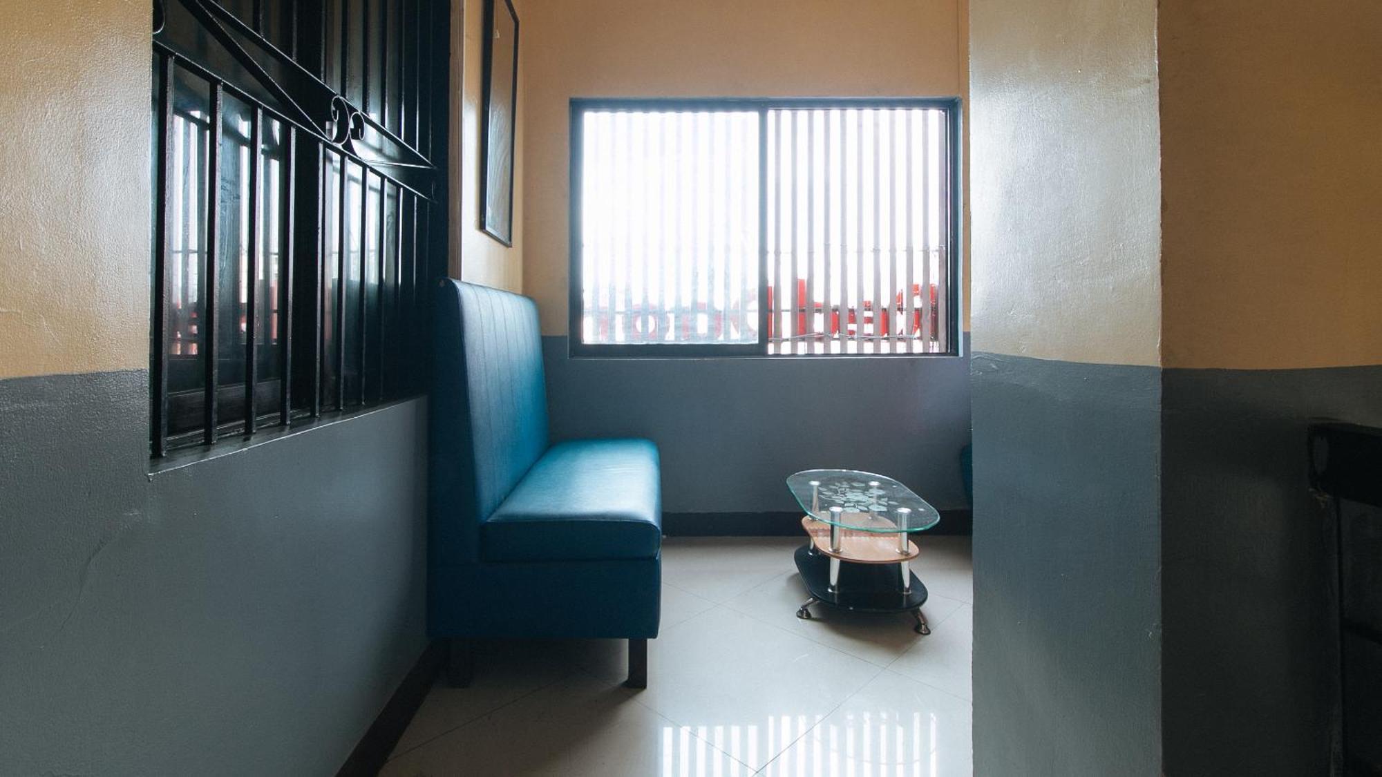 Reddoorz At V-Cat Apartelle Sampaloc Маніла Екстер'єр фото