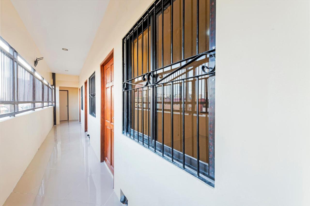 Reddoorz At V-Cat Apartelle Sampaloc Маніла Екстер'єр фото